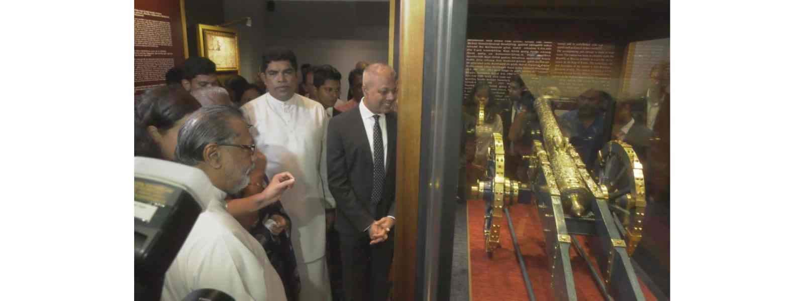 නෙදර්ලන්තය යළි ලබාදුන් කෞතුක භාණ්ඩ ප්‍රදර්ශනයට